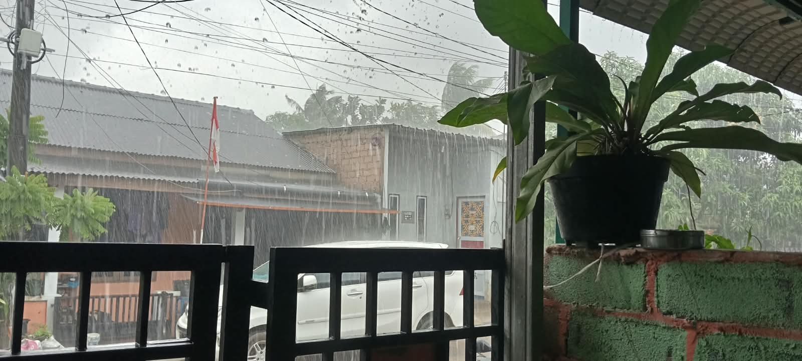 Tiba Tiba Hujan Lokal Pagi Buta